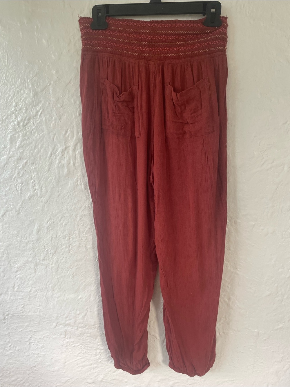 Ett Twa By Anthropologie Women's Sulawesi Smocked Joggers In Cedar; XS - Picture 7 of 7